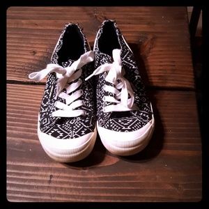 RocketDog black&white tribal print sneakers like🆕